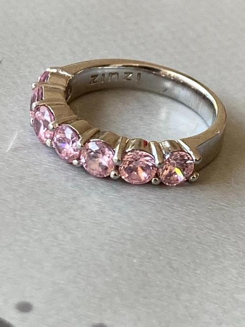 Zilveren ring met Roze Fonkelende stenen uit Zeeuwse boedel, Sieraden, Tassen en Uiterlijk, Ringen, Zo goed als nieuw, Dame, 17 tot 18