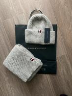 Tommy Hilfiger Sjaal & Muts Set Lichtgrijs - Nieuw, Kleding | Heren, Mutsen, Sjaals en Handschoenen, Ophalen of Verzenden, Nieuw