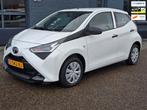 Toyota Aygo 1.0 VVT-i x-fun AIRCO CRUISE GARANTIE ZEER MOOI, Voorwielaandrijving, Gebruikt, Euro 6, 4 stoelen