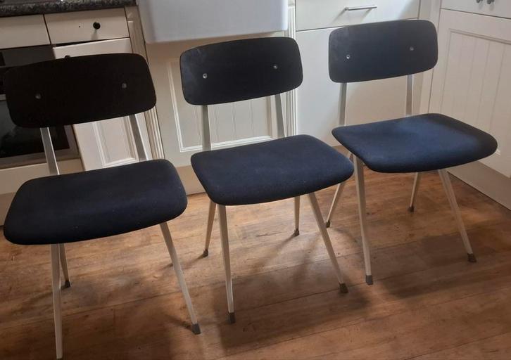 Friso Kramer Revolt stoelen (3x), Huis en Inrichting, Stoelen, Gebruikt, Drie, Hout, Metaal, Stof, Wit, Ophalen