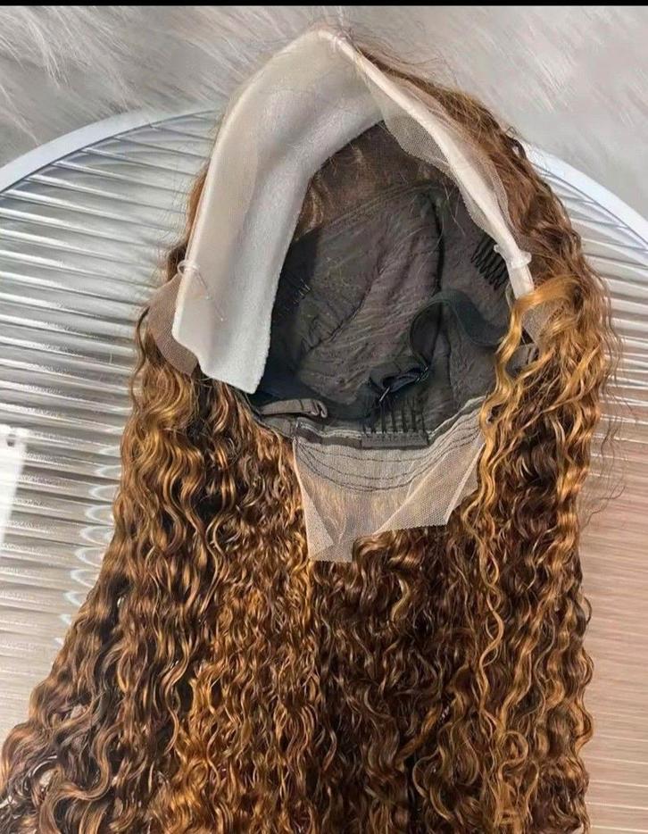 28" Krullende Pruik - Ombre Blond, Kleding | Dames, Overige Dameskleding, Nieuw, Ophalen of Verzenden
