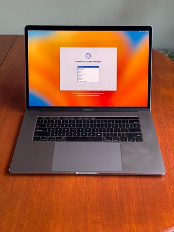 Nette 15 inch Macbook pro 1 TB met nieuwe batterij beschikbaar voor biedingen
