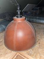 Stoere bruine hanglamp in basketbal /rugbybal stijl, Industrieel, stoer, warm, sportief, modern, klassiek, robuust, Ophalen of Verzenden