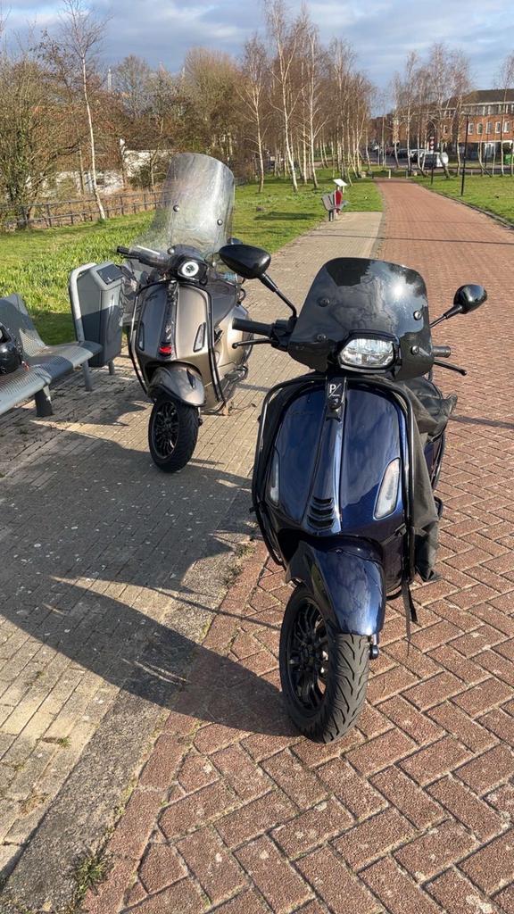 vespa sprint 2020 E4 custom kleur, Fietsen en Brommers, Scooters | Vespa, Zo goed als nieuw, Vespa S, Maximaal 45 km/u, Benzine