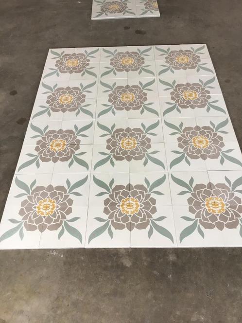 Partij cement tegels model dahlia in vintage kleuren, Doe-het-zelf en Verbouw, Tegels, Zo goed als nieuw, Vloertegels, Overige materialen