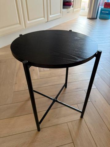 Bijzettafel zwarte rond beschikbaar voor biedingen