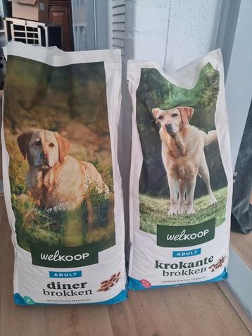 2 flinke zakken hondenvoer voer hond honden amper wat uit!! beschikbaar voor biedingen