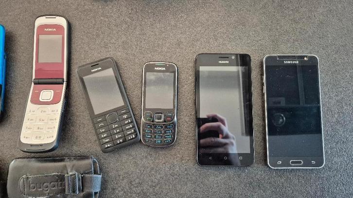 Te koop, lot oudere gsm’s, Nokia, Samsung en Huawei, Telecommunicatie, Mobiele telefoons | Samsung, Gebruikt, 32 GB, Zwart, Ophalen