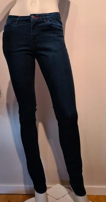 "ESMARA" Donkerblauwe skinny jeans. Mt. 38. Nieuwstaat! beschikbaar voor biedingen