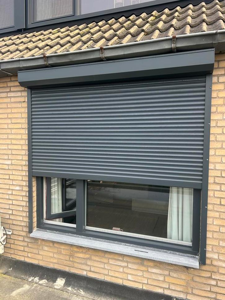 Elektrisch rolluik antraciet grijs - 205,5 x 195 cm, Doe-het-zelf en Verbouw, Rolluiken, Gebruikt, 150 tot 200 cm, 200 cm of meer