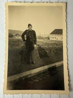 Foto Duitse Wehrmacht soldaat met onderscheiding, Verzamelen, Ophalen of Verzenden, Landmacht, Duitsland, Foto of Poster