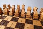 Vintage handgemaakt houten reisschaakspel, Ophalen of Verzenden, Zo goed als nieuw
