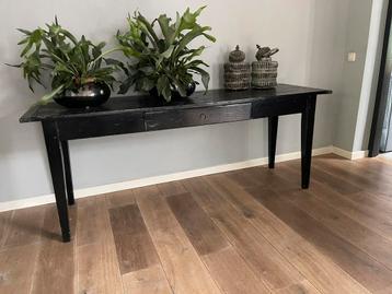Sidetable te koop beschikbaar voor biedingen