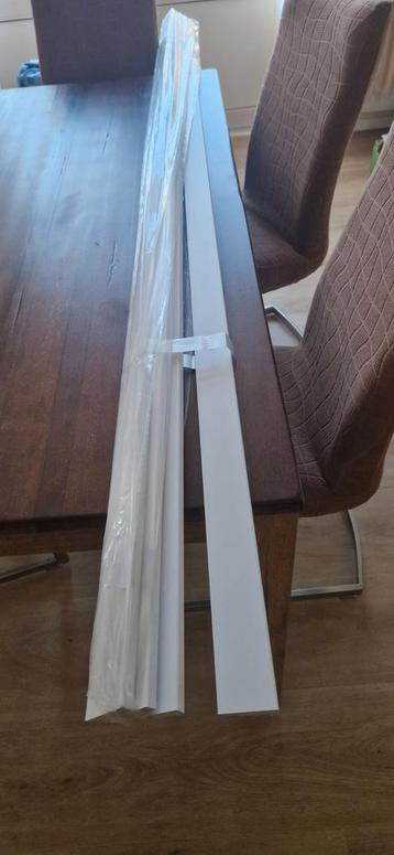 Houten Plinten - Nieuw in verpakking beschikbaar voor biedingen