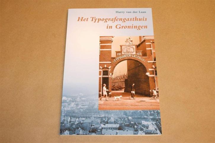 Typografengasthuis Groningen — Van der Laan — 2003, Boeken, Geschiedenis | Stad en Regio, Zo goed als nieuw, Ophalen of Verzenden