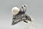 Zilveren Art Deco ring met parel en Swarovski Kristallen., Sieraden, Tassen en Uiterlijk, Antieke sieraden, Ophalen of Verzenden