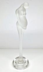 Modern gesatineerd glazen beeld zwangere vrouw, 21e eeuw., Antiek en Kunst, Antiek | Glas en Kristal, Ophalen of Verzenden