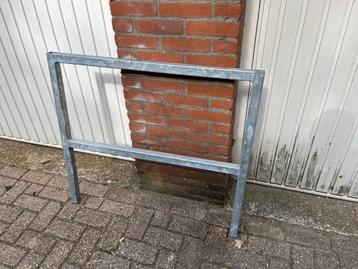 Tafelpoten, staal verzinkt beschikbaar voor biedingen