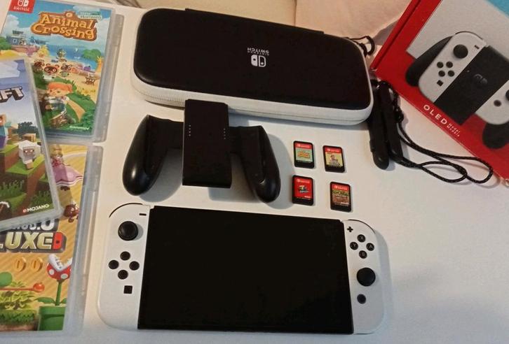 Nintendo Switch OLED + 4 Games Zo goed als nieuw!, Spelcomputers en Games, Games | Nintendo Switch, Zo goed als nieuw, Avontuur en Actie