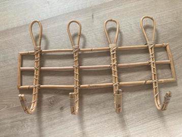 Houten rotan Wandkapstok beschikbaar voor biedingen