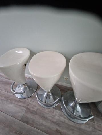 Barkrukken/stoelen  beschikbaar voor biedingen