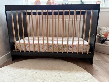 Ledikant babybedje Zwart/Eiken beschikbaar voor biedingen