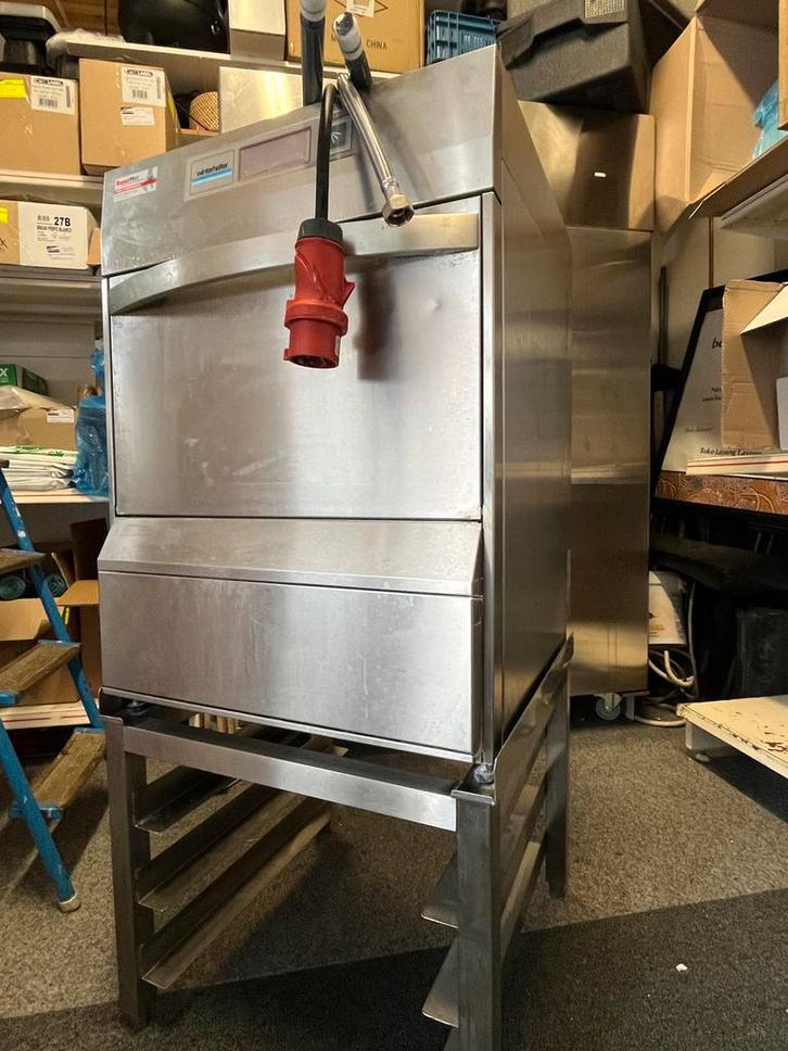 Winterhalter UC-M Vaatwasser inclusief onderstel, Zakelijke goederen, Horeca | Keukenapparatuur, Reinigen, Gebruikt, Ophalen