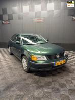 Volkswagen Passat 1.6 Trendline | Nieuwe APK |, Auto's, Volkswagen, 101 pk, Gebruikt, Zwart, 4 cilinders