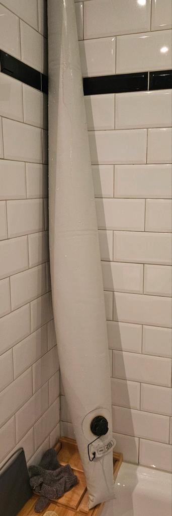 Voor een 3 meter rib rubberboot:  epoxy vloer + opblaaskiel beschikbaar voor biedingen