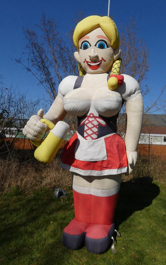 Tiroler pop te huur / huren, Ophalen, Zo goed als nieuw, Abraham of Sarah