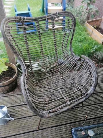 Gratis ophalen: tuinstoel beschikbaar voor biedingen