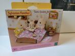 Sylvanian families tweepersoonsbed met toebehoren, Ophalen of Verzenden, Zo goed als nieuw, Poppenhuis