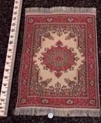 Klein Oosters Tapijtje voor poppenhuis of barbie, Verzamelen, Ophalen, Zo goed als nieuw