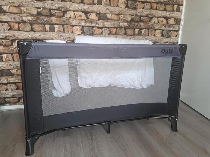 Nieuw campingbedje qute met muggennet, Kinderen en Baby's, Kinderkamer | Bedden, Zo goed als nieuw, Minder dan 140 cm, Minder dan 70 cm