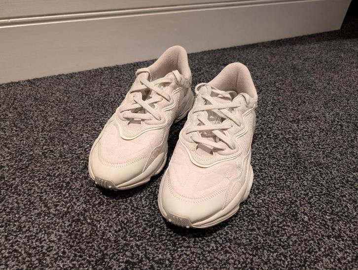 Adidas OZWEEGO Schoenen heren maat 43 1/3, Kleding | Heren, Schoenen, Zo goed als nieuw, Sneakers of Gympen, Overige kleuren, Ophalen of Verzenden