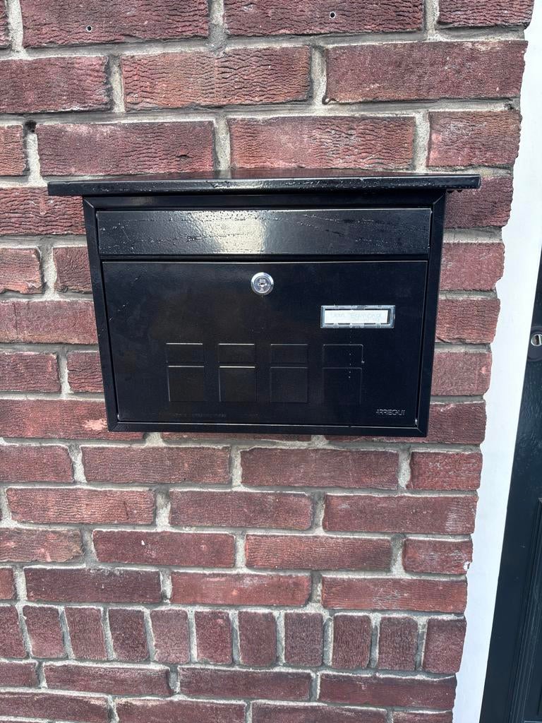 Mooie zwarte brievenbus, Ophalen, Zo goed als nieuw, Staal, Wandbrievenbus