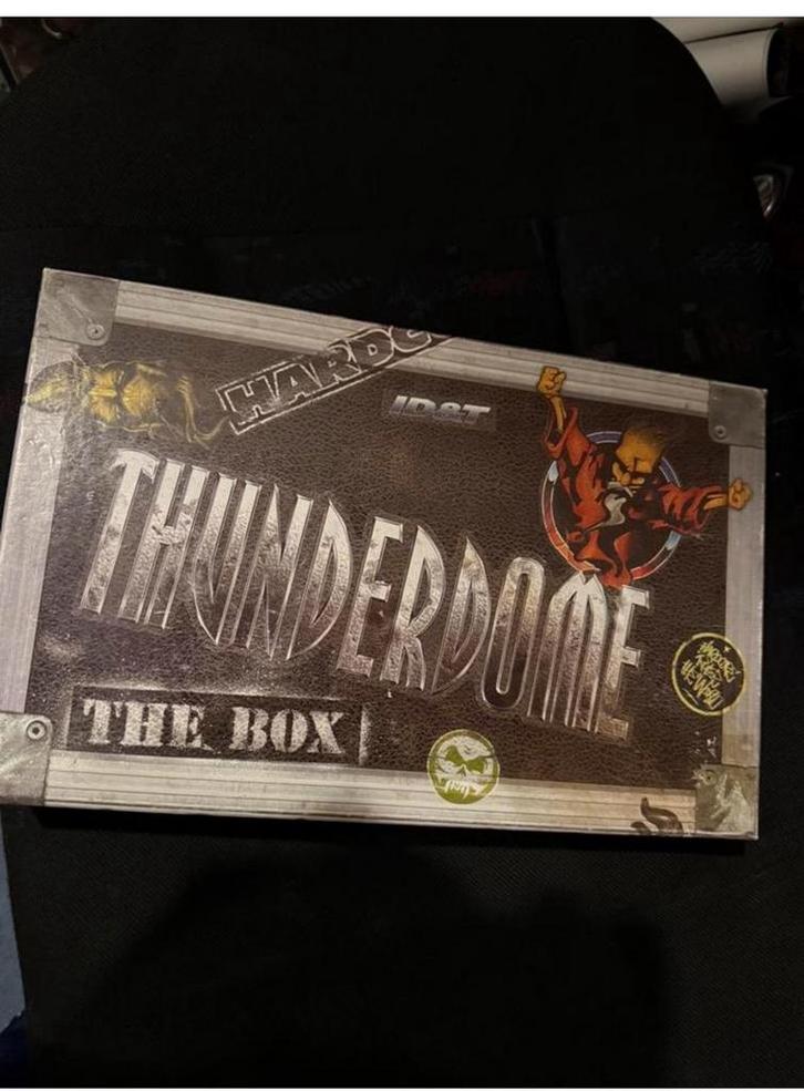 Thunderdome 99 the box volle giftbox set, Cd's en Dvd's, Cd's | Dance en House, Zo goed als nieuw, Ophalen of Verzenden
