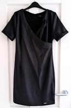 Scherpe Prijs! CTN grijze jurk met sierknoop & V-hals 49590, Kleding | Dames, Maat 38/40 (M), CTN, ., Ophalen of Verzenden