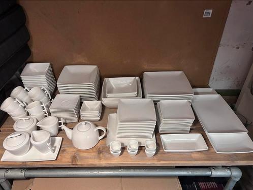 Yong extra strong new bone china servies compleet, Huis en Inrichting, Keuken | Servies, Zo goed als nieuw, Compleet servies, Effen