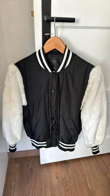 River Island zwarte Jacket maat 32/34 beschikbaar voor biedingen