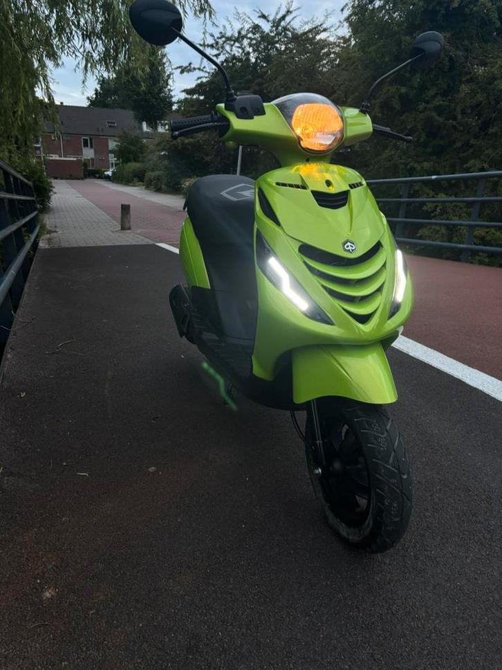 Piaggio Zip 2 takt 2011, Fietsen en Brommers, Brommeronderdelen | Scooters, Zo goed als nieuw, Piaggio, Ophalen