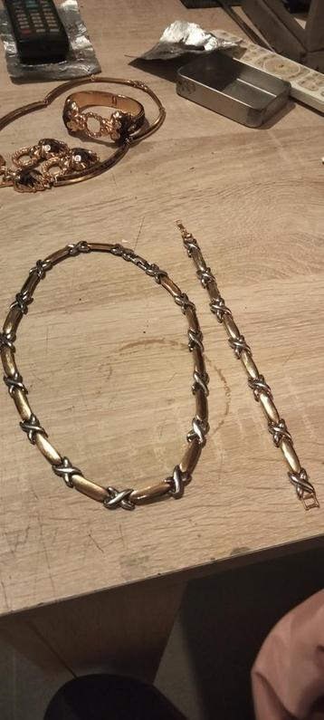 Goud zilver kleurig halsketting bijbehorende armband  beschikbaar voor biedingen