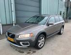Volvo XC70 2.4 D5 AWD Geartronic / Trekhaak / Onderhouden, Auto's, Volvo, Automaat, 1716 kg, 193 €/maand, XC70
