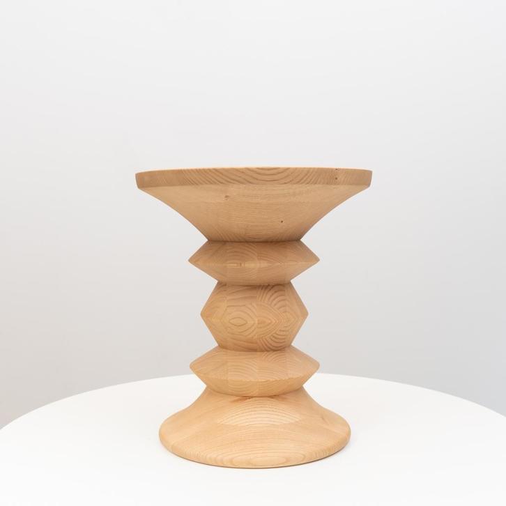 7x Vitra Eames Stool A - Massief Kastanjehout, Huis en Inrichting, Krukjes, Nieuw, Hout, Ophalen of Verzenden