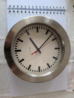Mooie klok als een (kleine) stationsklok,, Ophalen of Verzenden, Zo goed als nieuw, Analoog, Wandklok