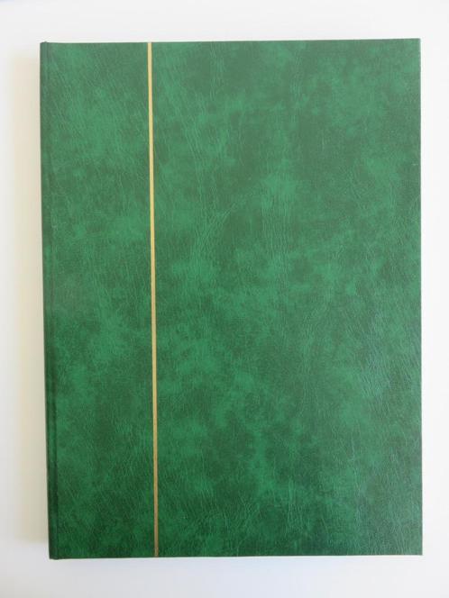 Groen postzegelalbum met postzegels, Postzegels en Munten, Postzegels | Volle albums en Verzamelingen, Nederland en Buitenland