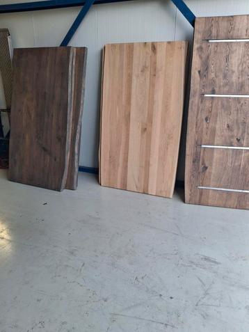 Partij 8 stuks massief eiken boomstambladen 4 cm dik beschikbaar voor biedingen