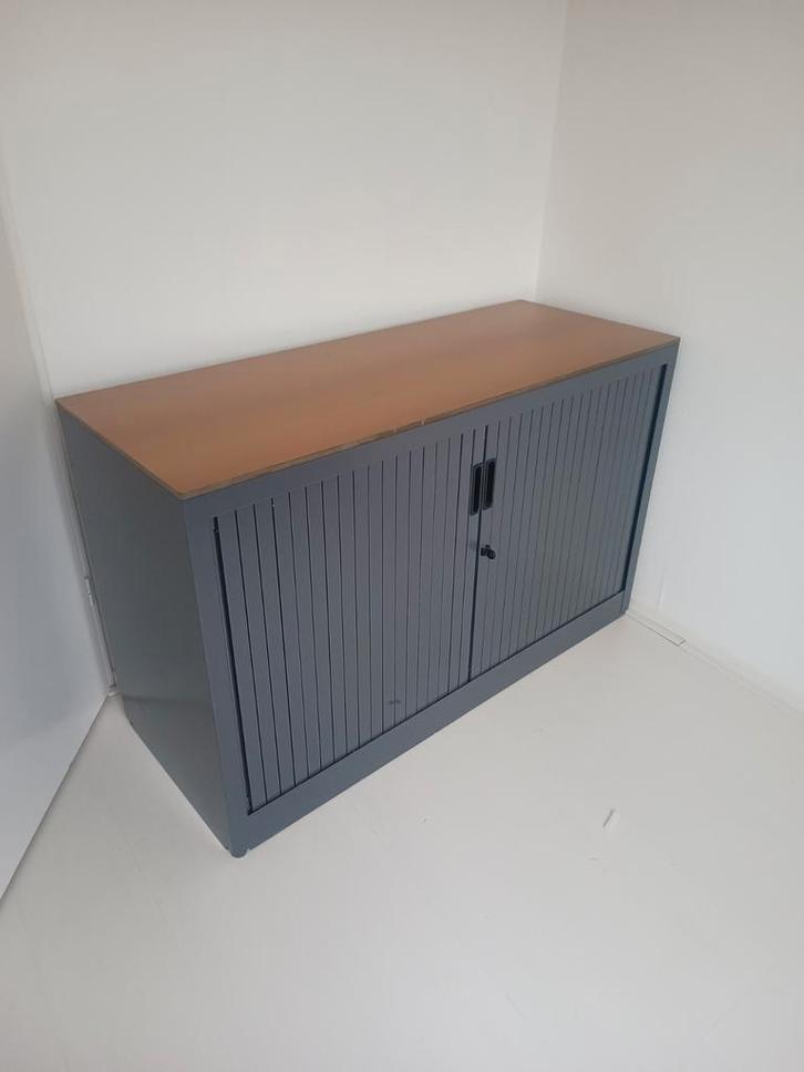 Metalen kantoorkast met houten blad, Huis en Inrichting, Kasten | Roldeurkasten en Archiefkasten, Gebruikt, Minder dan 100 cm