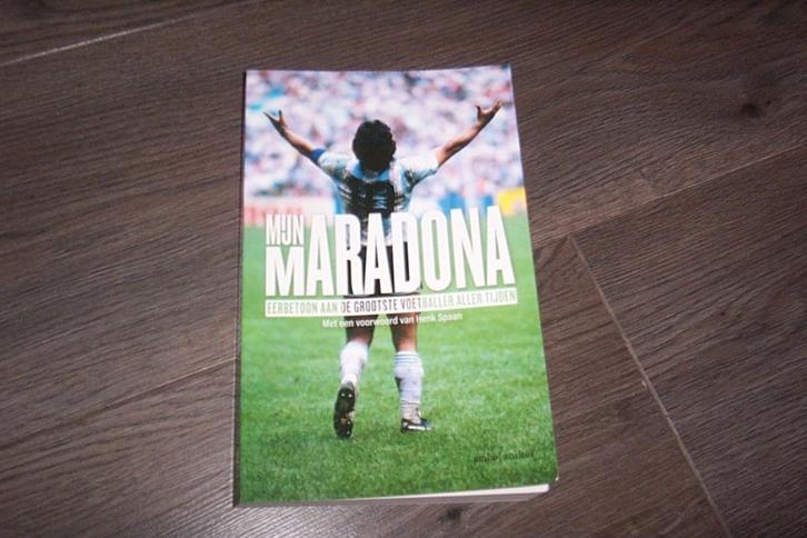 Boek van MIJN MARADONA (hard gras)  2020, Boeken, Sportboeken, Zo goed als nieuw, Balsport, Ophalen of Verzenden