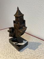 Onze sculptuur op marmeren voet, Antiek en Kunst, Antiek | Koper en Brons, Ophalen of Verzenden